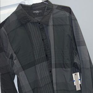 MENS CALVIN KLEIN DRESS SHIRT.